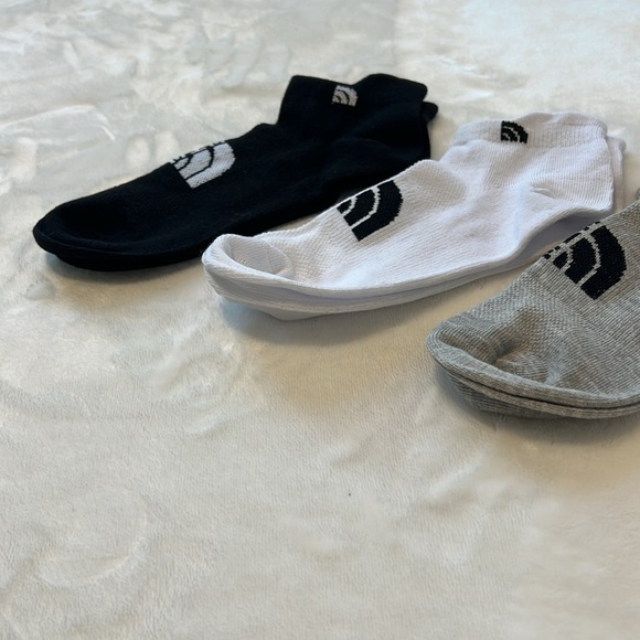 The North Face BRAND NEW 3 PAIRS of unisex Socks grey white black - Picture 3 of 6